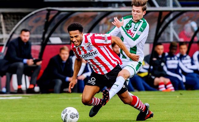 球迷们对新 球迷们对新