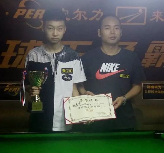 球员的背后 球员的背后