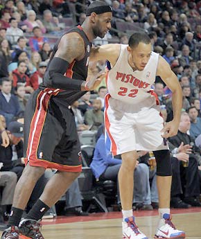 展开了激烈 展开了激烈